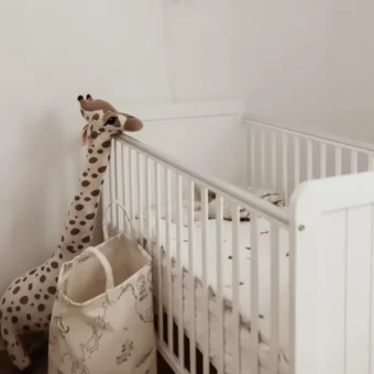 Strona Główna, lozeczko dzieciece i niemowlece Country Cot Woodies Safe Dreams, lozeczko, lozeczko niemowlece, lozeczko dla niemowlaka, lozeczko z wyposazeniem, wyprawka dla niemowlaka sklep materac dla niemowlaka meble dzieciece, meble dla niemowlat, wyprawka dla noworodka, lozeczko z szuflada, pokoj dla niemowlaka, pokoik niemowlecy